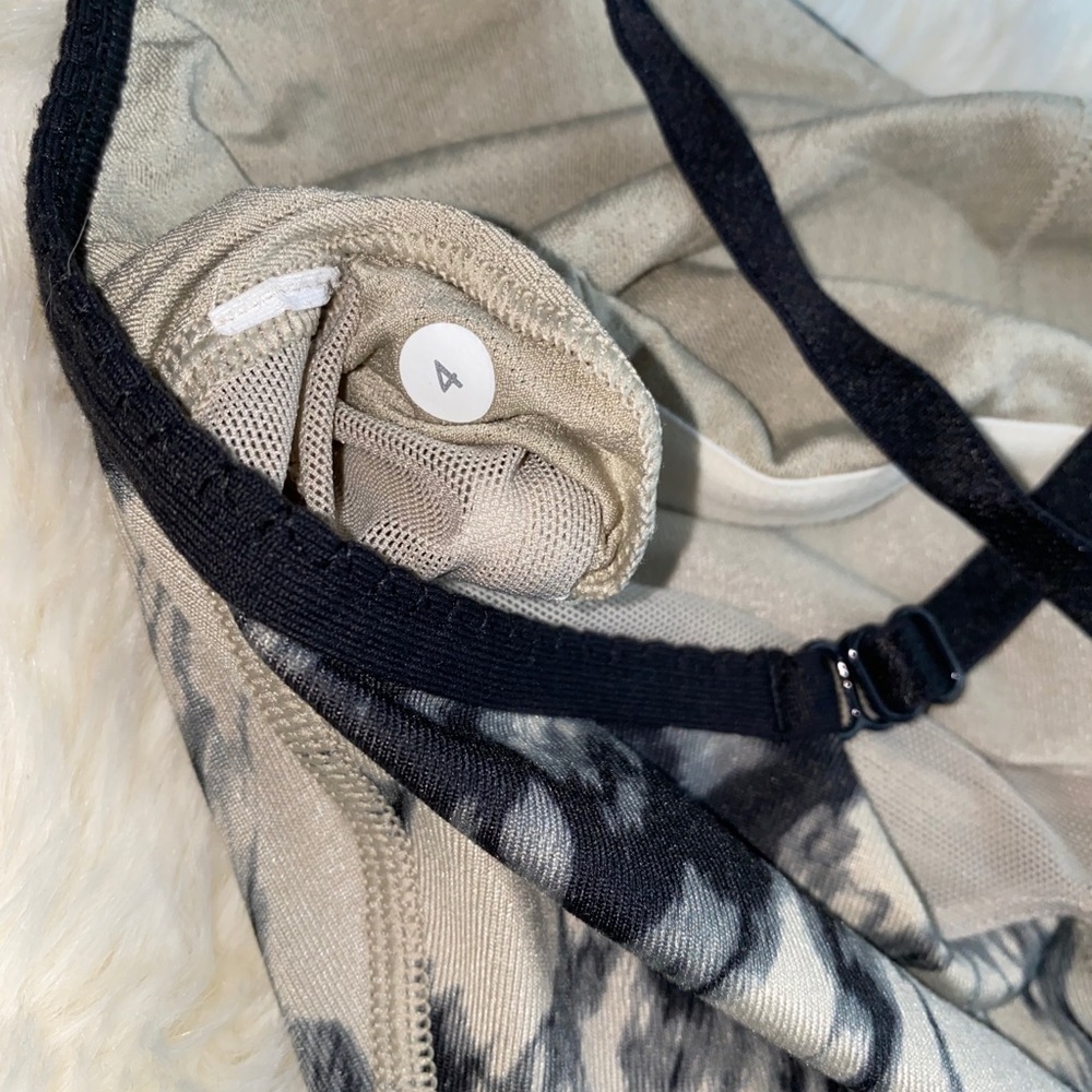 Lululemon Tanktop - Picture 9 of 9